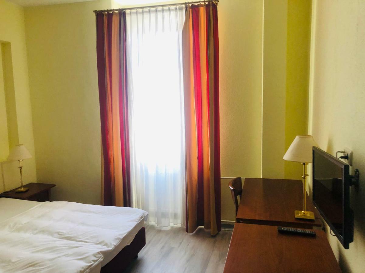 Hotel-Events Adlerpalast Rüsselsheim Zewnętrze zdjęcie