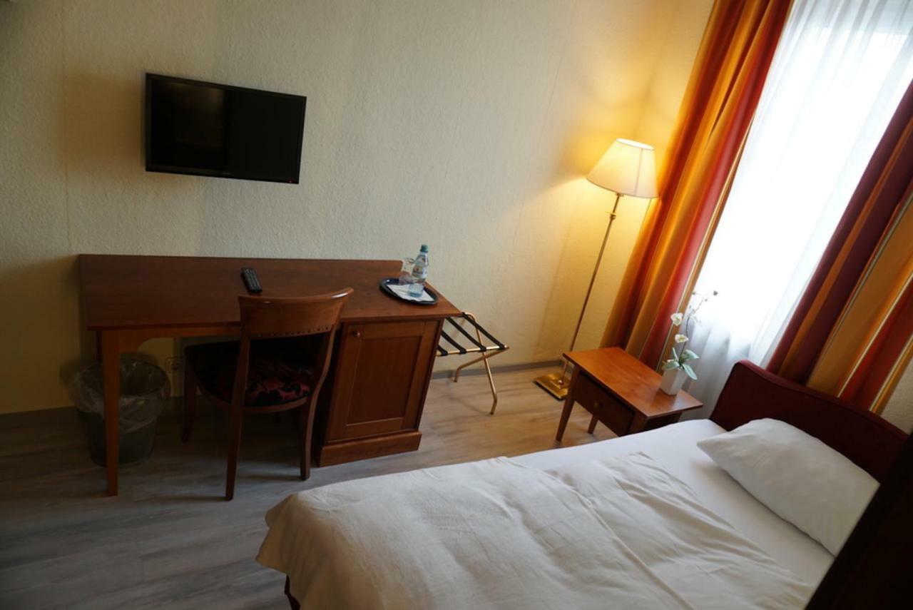 Hotel-Events Adlerpalast Rüsselsheim Zewnętrze zdjęcie